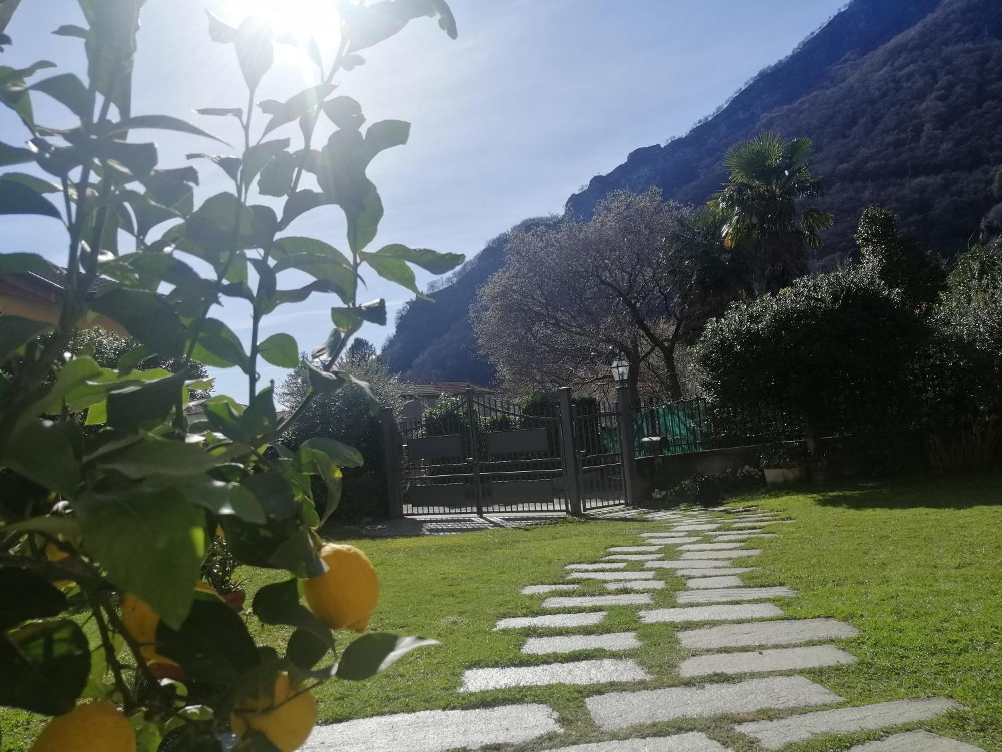 Art Music House Lake Como Dongo Bagian luar foto